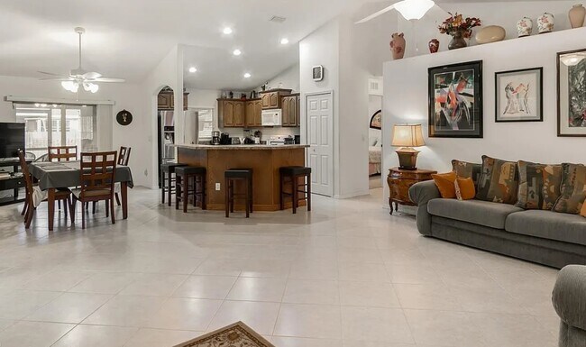 Building Photo - Single-Family Home