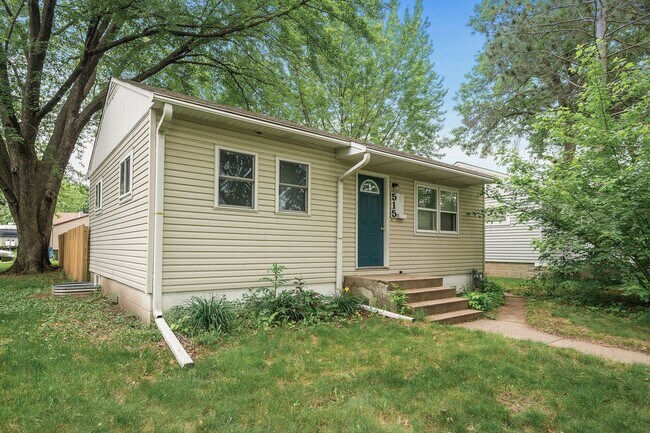 Building Photo - Gorgeous 4BR/2BA Home with Finished Lower ...
