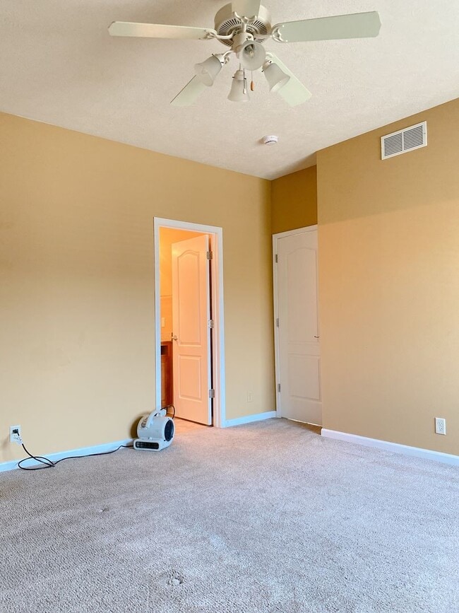 Building Photo - Beautiful 3 bed, 2 bath house at $2095 *PR...