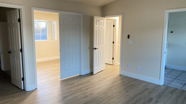 Building Photo - Charming Home in Turlock's Alpine Estates