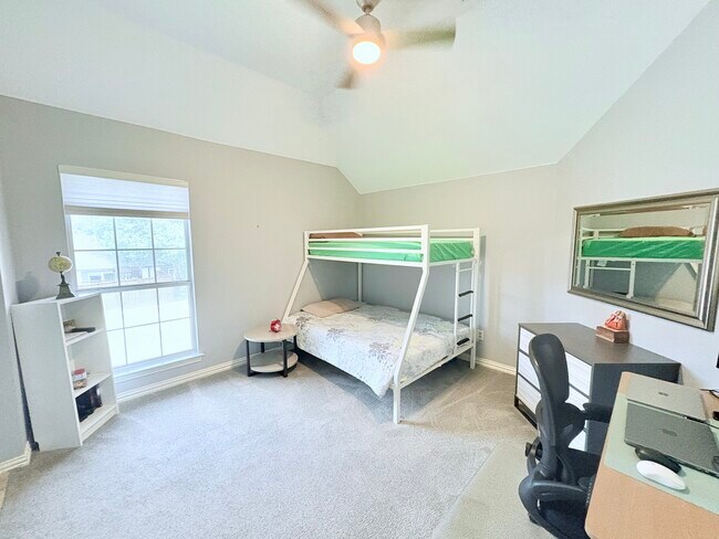 Building Photo - 8425 Brooksby Dr