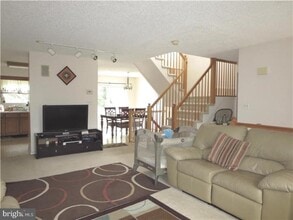 Building Photo - 33 Ketley Pl