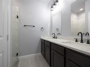 Building Photo - 421 W Elm St