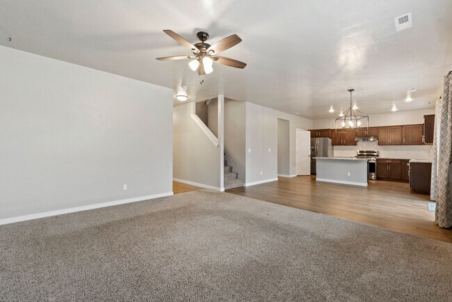 Building Photo - Upgraded 4 Bed 2.5 Bath Home