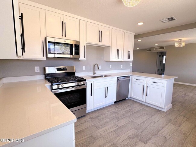Building Photo - 201 Pyrite Dr
