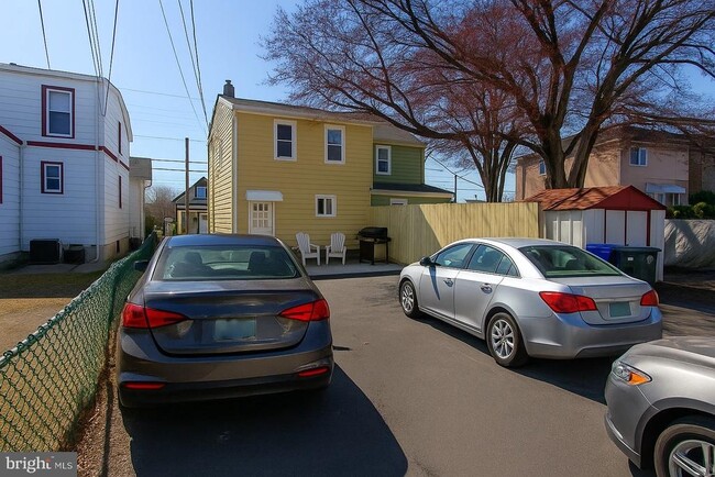 Building Photo - 349 S Springfield Rd