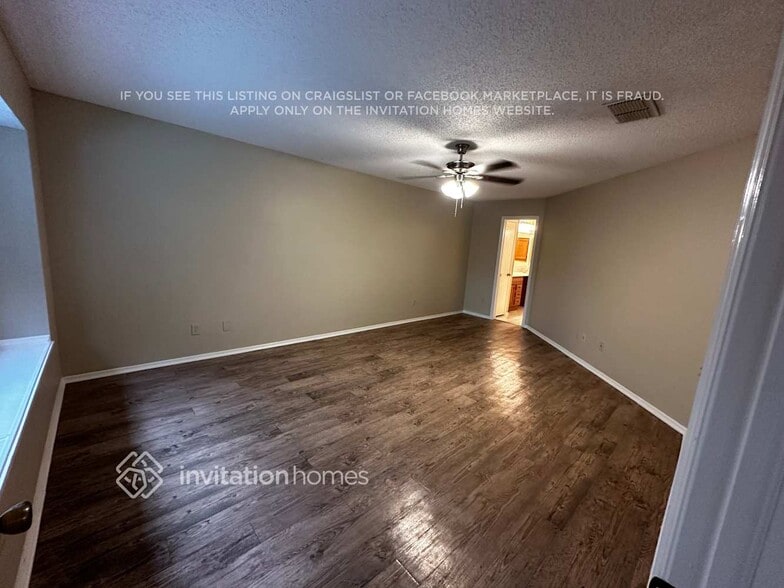 Building Photo - 3871 Biscayne Dr