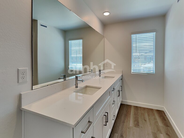 Building Photo - 9731 W Parkway Dr