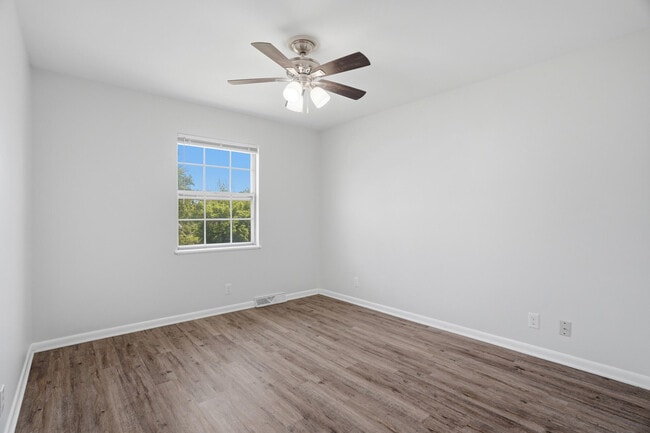 Building Photo - 405 Brewer Dr