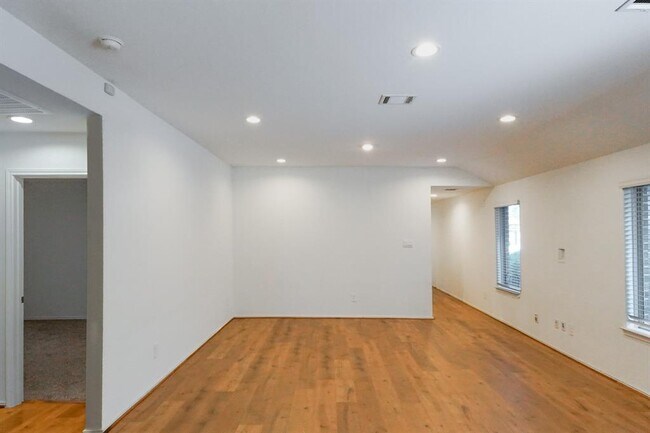 Building Photo - 14428 Sugar Pines Dr