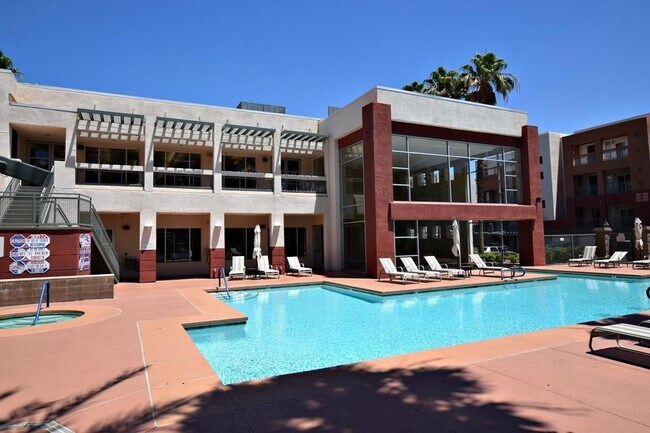 Building Photo - Luxury Mid-rise Condo unit  located on the...