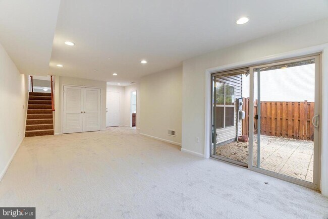 Building Photo - 42639 Chisholm Dr