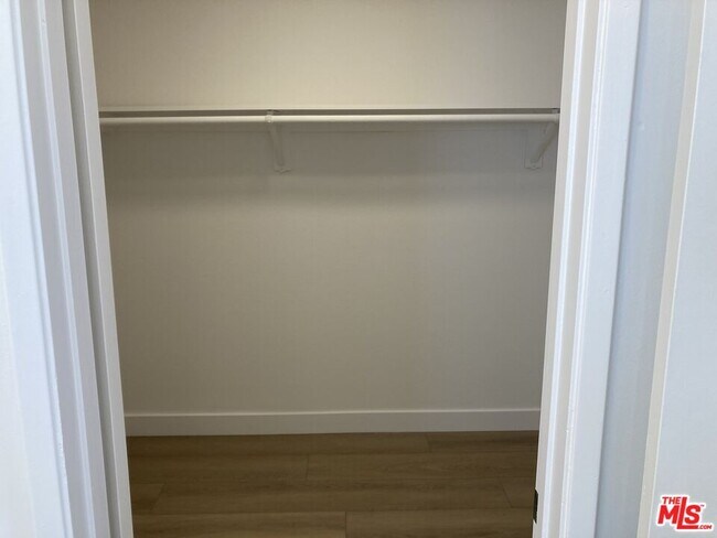 Building Photo - 1506 Palisades Dr