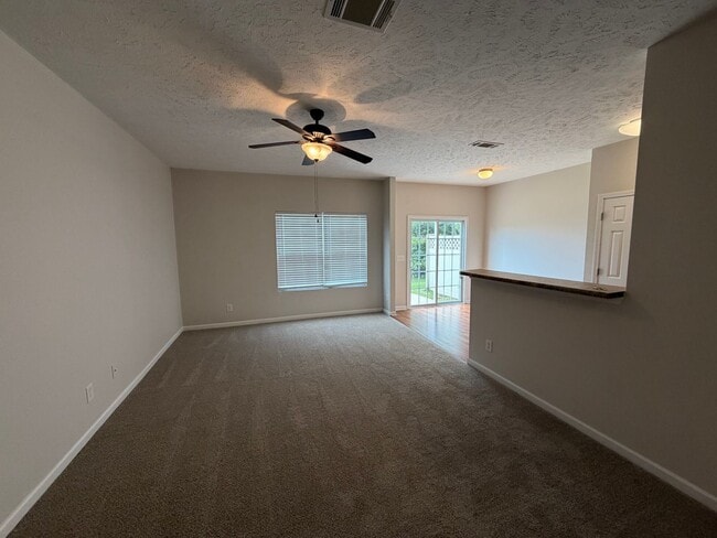 Building Photo - 3 Bed 2.5 Bath Townhome in Brentwood