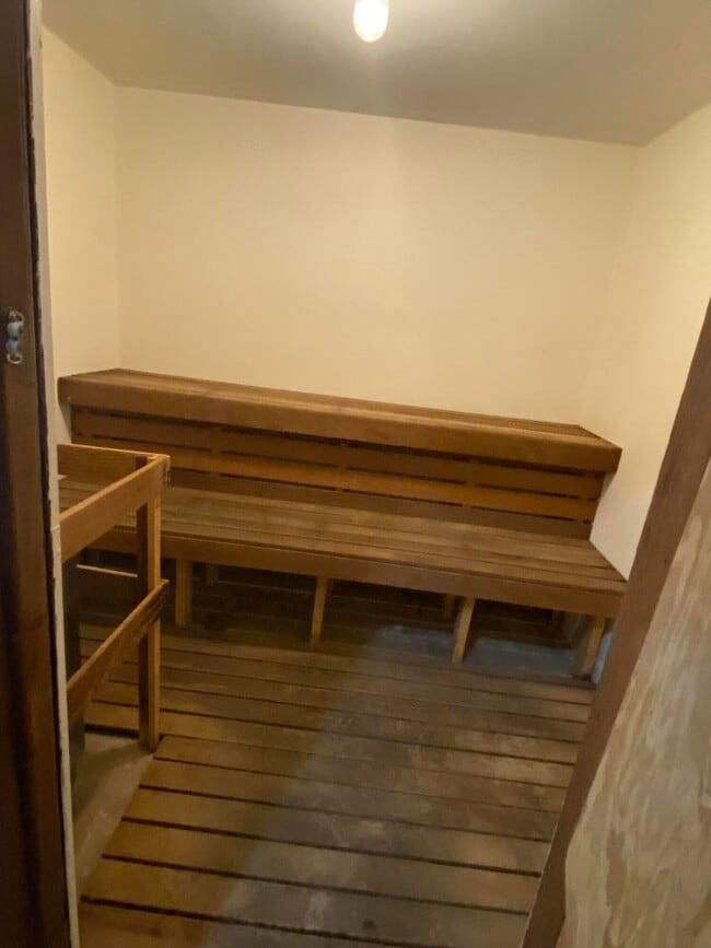 Building Photo - 2723 Dudley Dr W