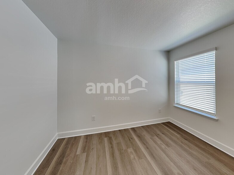 Building Photo - 16446 Cheyanne Ct