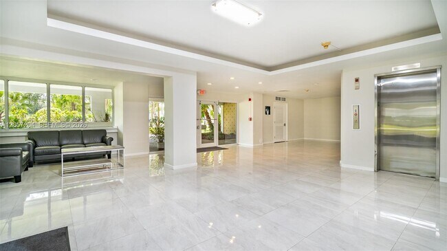 Building Photo - 555 Crandon Blvd