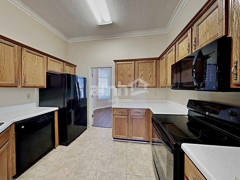 Building Photo - 10067 Woodland Grove Dr