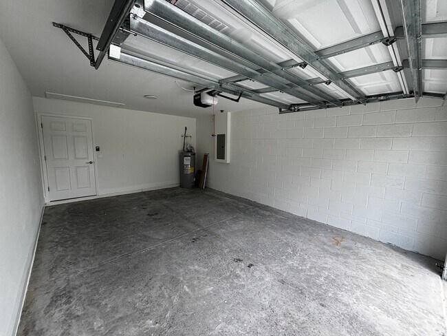 Building Photo - New 3/2 Home built in 2025