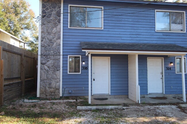 Primary Photo - Convenient 2BD/1.5BA End-Unit Townhome Nea...