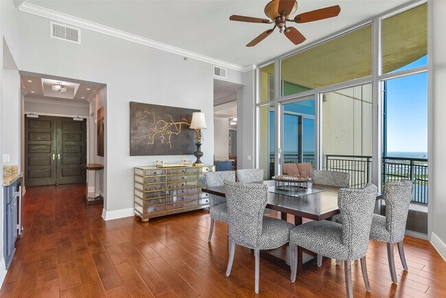 Building Photo - 801 E Beach Dr