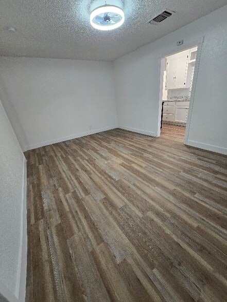 Building Photo - 1608 E Yale Ave