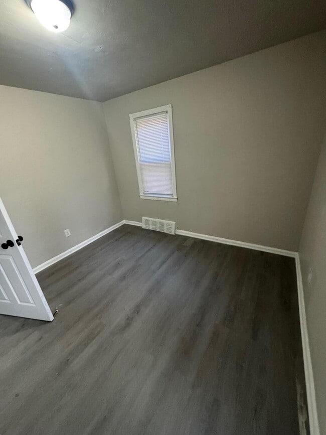 Building Photo - 14854 Ohio St