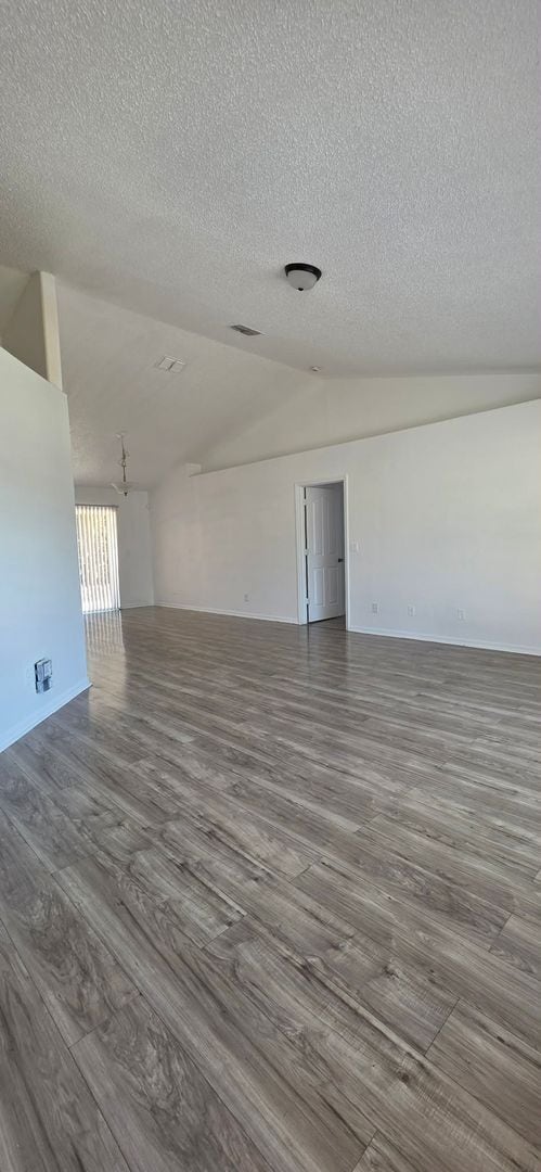 Building Photo - 3 Bedroom, 2 Bath Home with 2-Car Garage – 1,722 Sq Ft