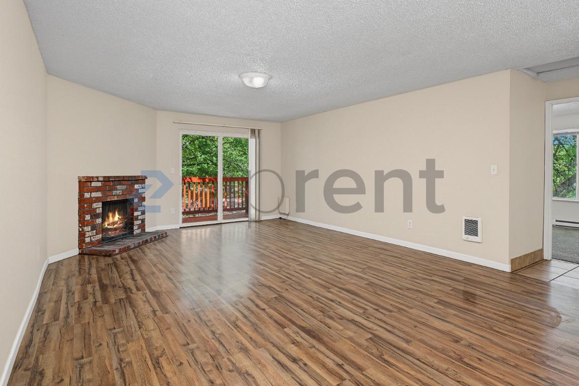 Building Photo - Unit D