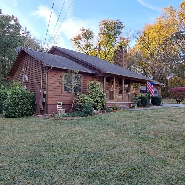 Building Photo - Knoxville 37914 - 3 bedroom, 2 bath home -...