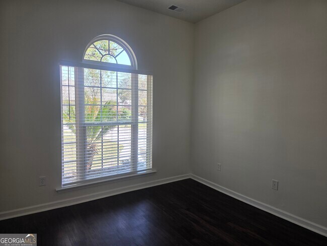 Building Photo - 434 Roberts Way