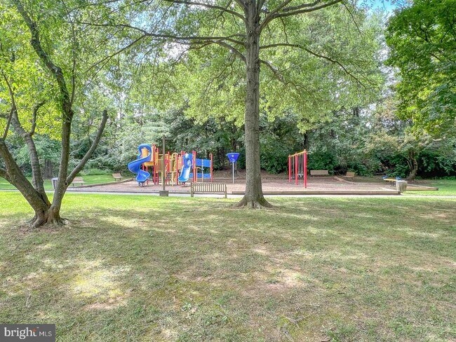 Building Photo - 5705 Chapman Mill Dr