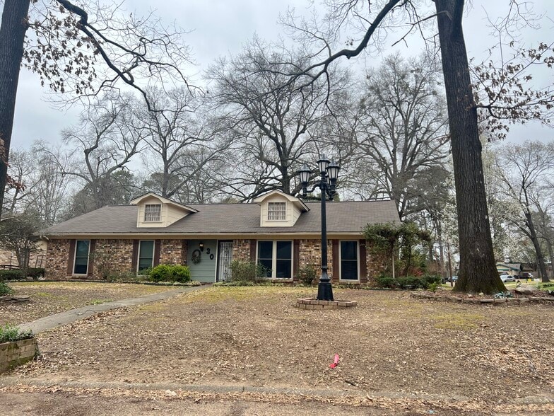 Primary Photo - 30 Broadmoor Dr