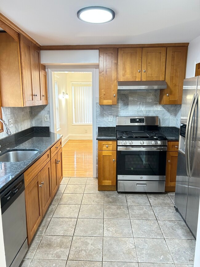 Building Photo - 80 Montclair Ave