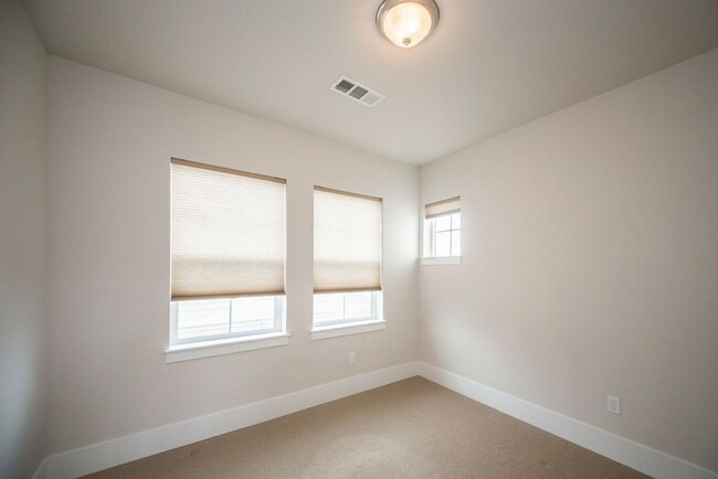 Building Photo - Charming 3-Bedroom Home in the Desirable Bucking Horse Neighborhood!