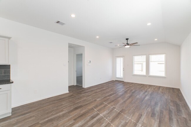 Building Photo - 24314 Pebble Cres Ln