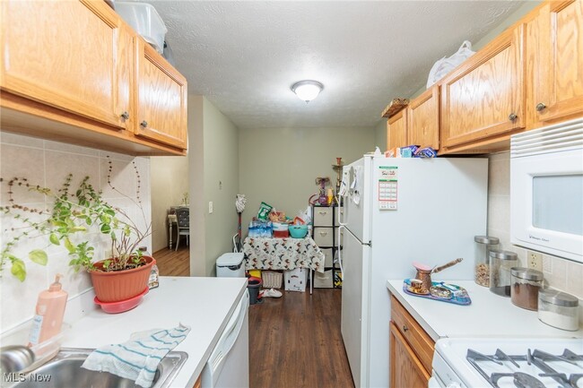 Building Photo - 25735 Lorain Rd