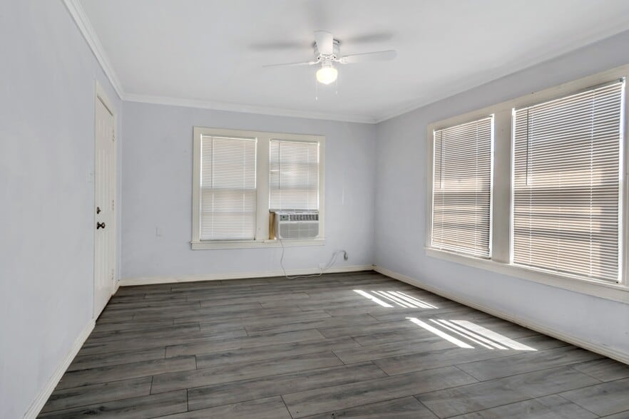 Building Photo - 305 N Robinson St