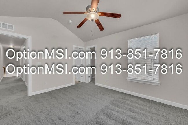 Building Photo - Charming 3-Bedroom Townhouse in Piper School District