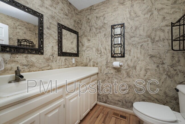 Building Photo - 103 Avondale Dr