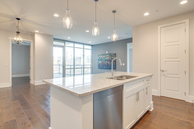 Building Photo - 20 Rutledge St