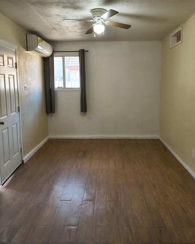Building Photo - 45435 Elm St