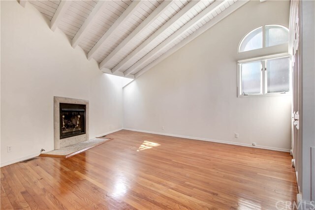 Building Photo - 1440 Sunset Plaza Dr