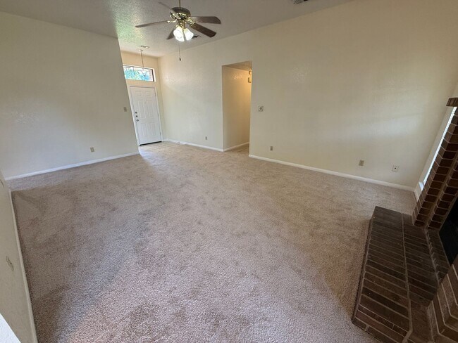 Building Photo - 1815 Diana Ln