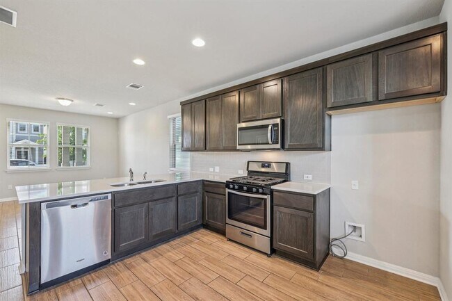 Building Photo - 1737 Fountain Bridge Dr