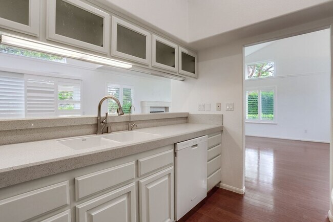 Building Photo - 3 bed, 2 bath Single Family Home in North ...
