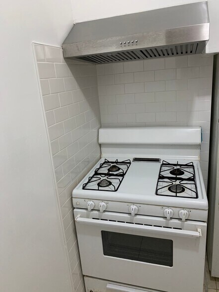 Building Photo - 746 Broughton St