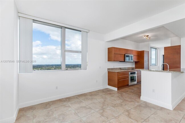 Building Photo - 2641 N Flamingo Rd