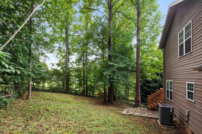 Building Photo - 3 Bedroom 1.5 bath house close to West Ash...