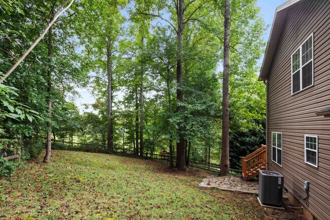 Building Photo - 3 Bedroom 1.5 bath house close to West Asheville, Great location!